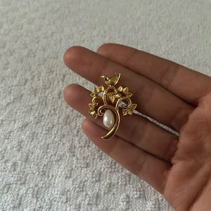 Gold Partridge in a pear tree pendant with small pearl